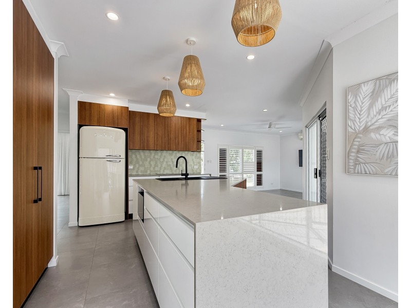 2 Miara Cl, Kewarra Beach QLD 4879