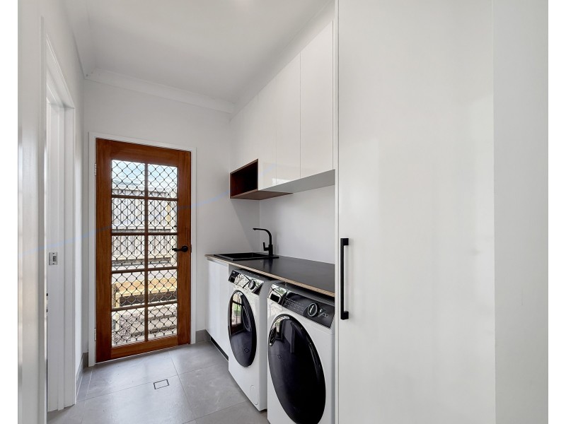 2 Miara Cl, Kewarra Beach QLD 4879