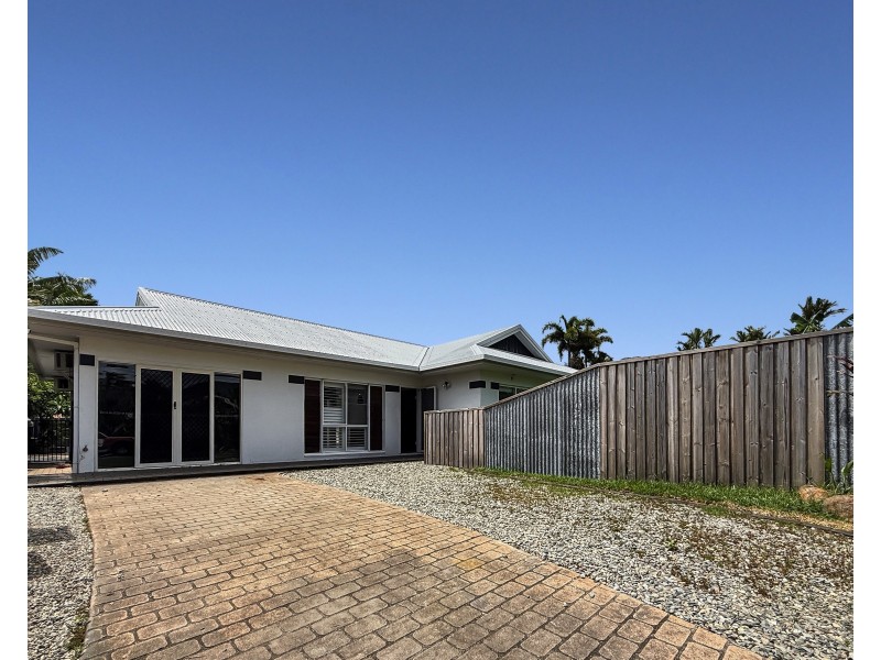 2 Miara Cl, Kewarra Beach QLD 4879
