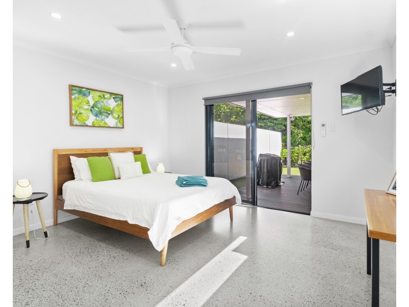 11 Holland St, Wongaling Beach QLD 4852