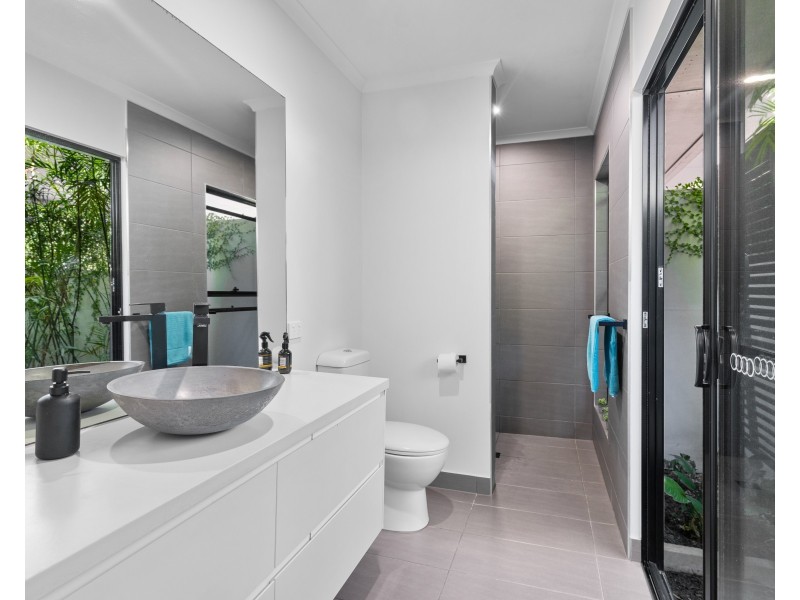 11 Holland St, Wongaling Beach QLD 4852