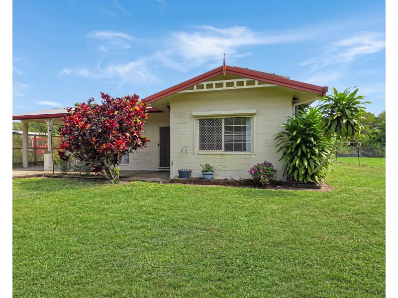 15 Casuarina Street, Tully Heads QLD 4854