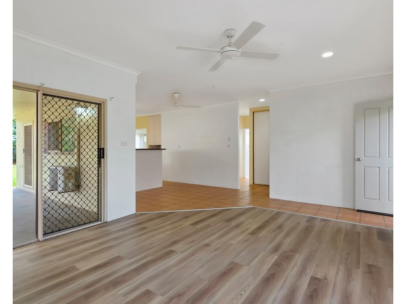 15 Casuarina Street, Tully Heads QLD 4854