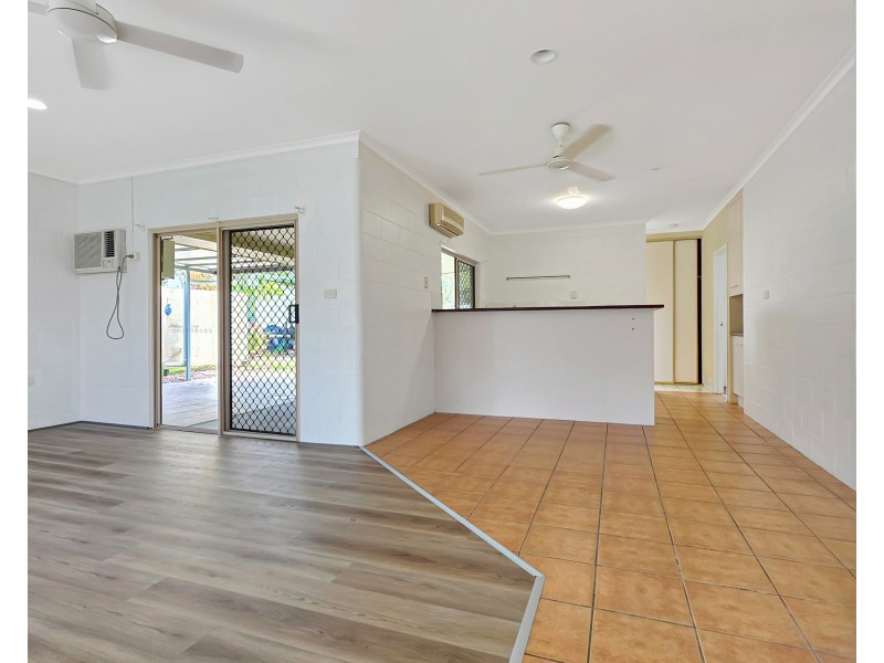 15 Casuarina Street, Tully Heads QLD 4854