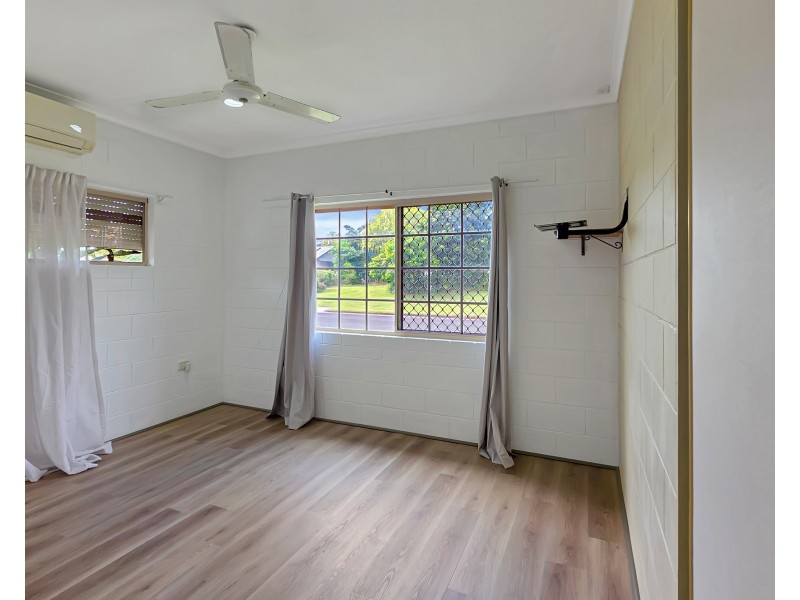 15 Casuarina Street, Tully Heads QLD 4854