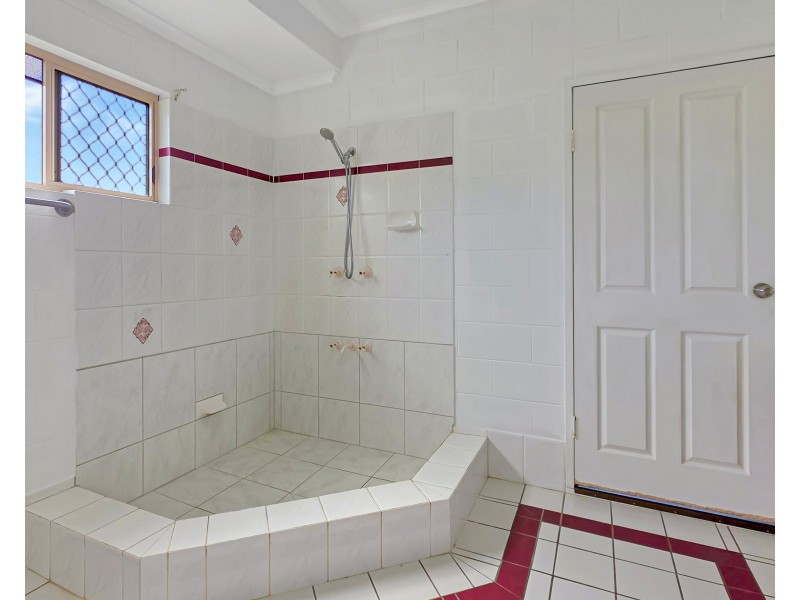 15 Casuarina Street, Tully Heads QLD 4854