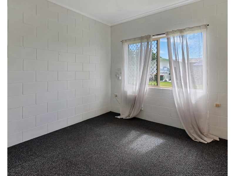 15 Casuarina Street, Tully Heads QLD 4854