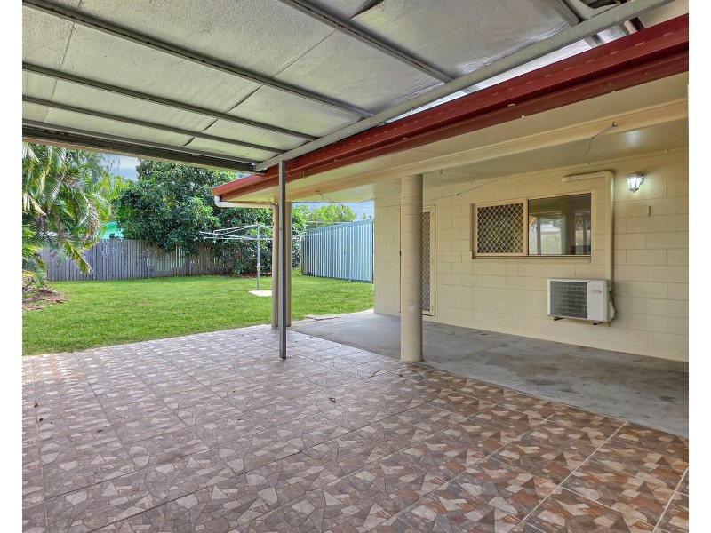 15 Casuarina Street, Tully Heads QLD 4854