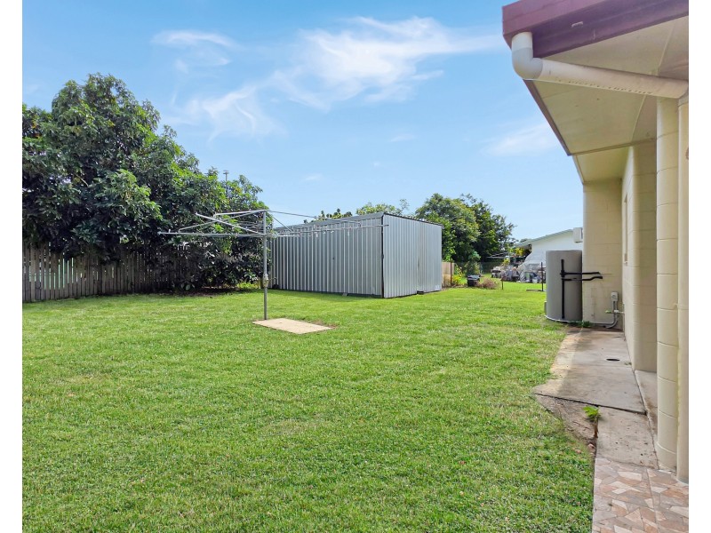 15 Casuarina Street, Tully Heads QLD 4854