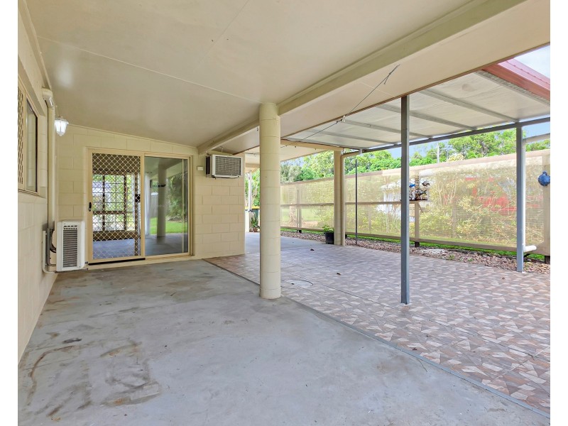 15 Casuarina Street, Tully Heads QLD 4854