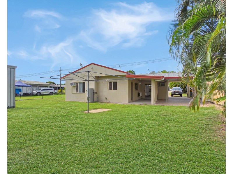 15 Casuarina Street, Tully Heads QLD 4854