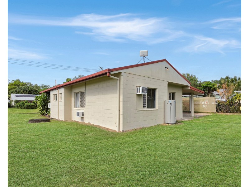 15 Casuarina Street, Tully Heads QLD 4854