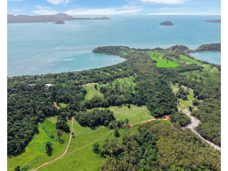 Headland Explorers Drive, South Mission Beach QLD 4852