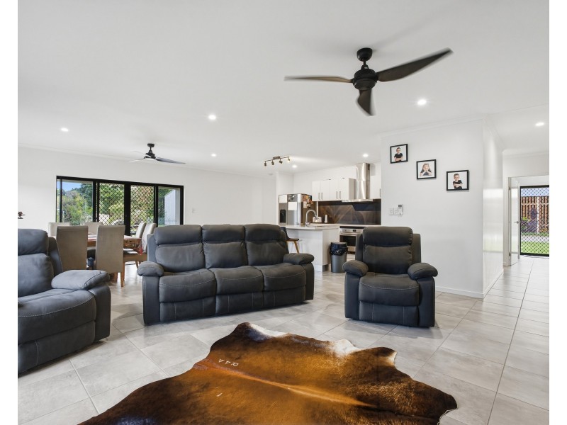13 Trower Street, Tully QLD 4854