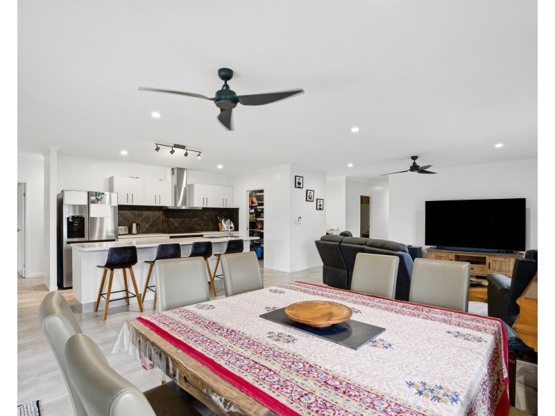 13 Trower Street, Tully QLD 4854
