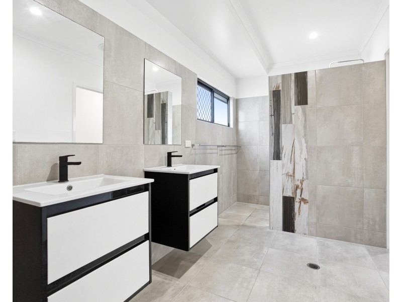 13 Trower Street, Tully QLD 4854