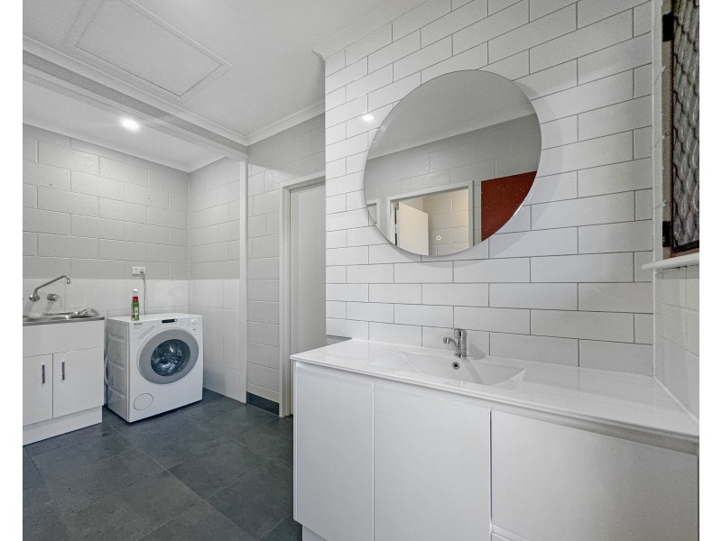 4 Kent Cl, Mission Beach QLD 4852