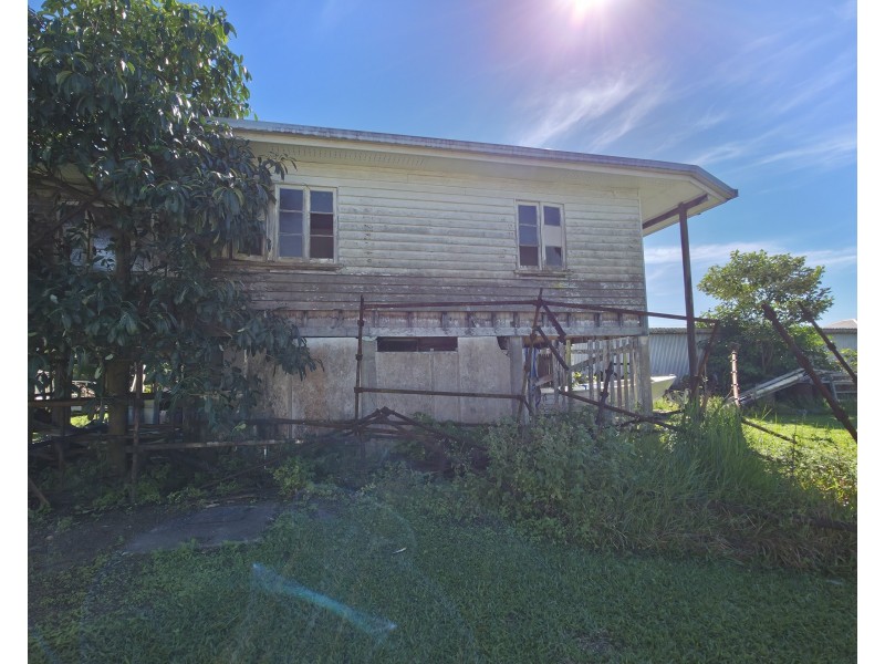 16 Murray Street, Tully QLD 4854