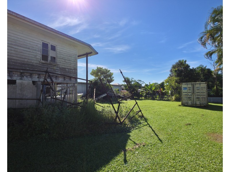 16 Murray Street, Tully QLD 4854