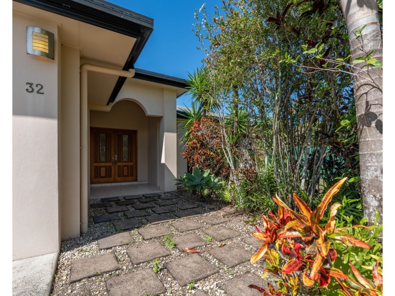 32 Buccaneer Street, South Mission Beach QLD 4852