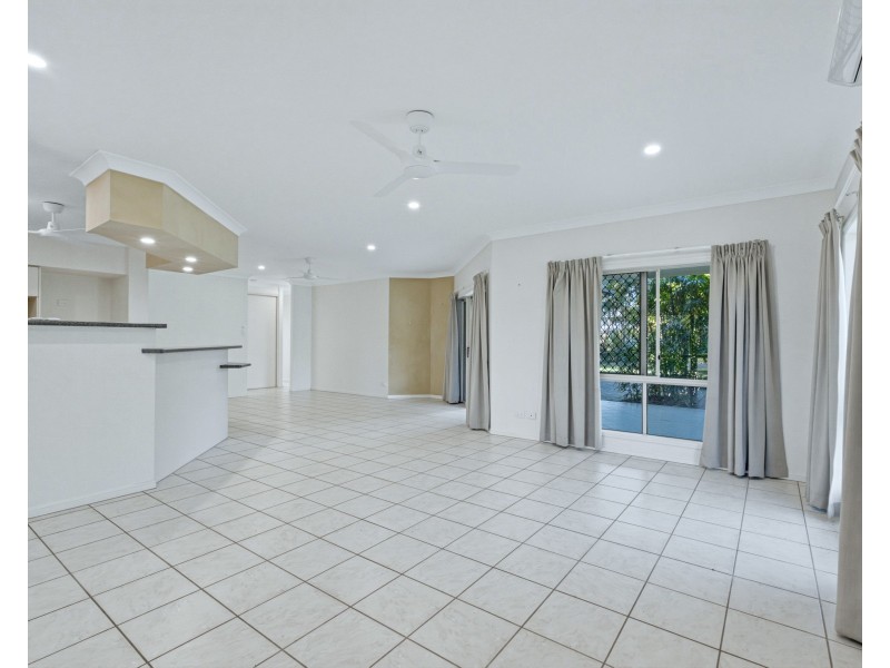 32 Buccaneer Street, South Mission Beach QLD 4852