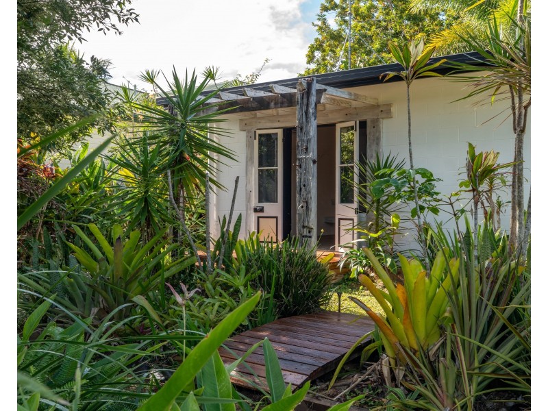 4 Timana Terrace, Wongaling Beach QLD 4852