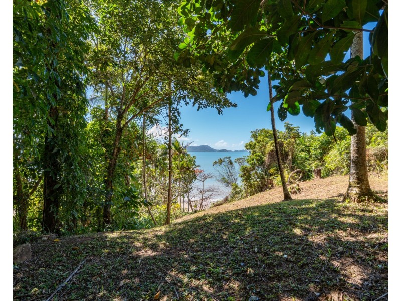 17 Mitchell Street, South Mission Beach QLD 4852