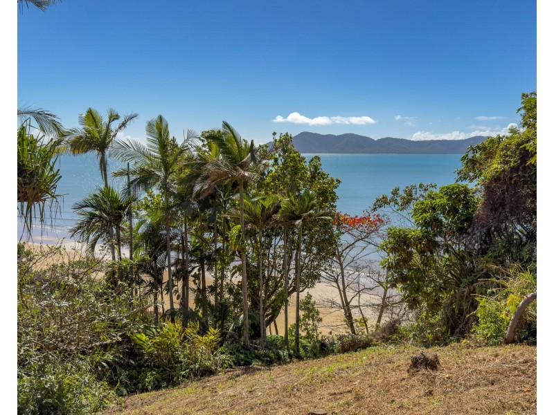 17 Mitchell Street, South Mission Beach QLD 4852