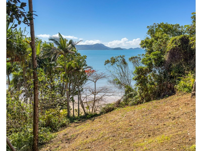 17 Mitchell Street, South Mission Beach QLD 4852