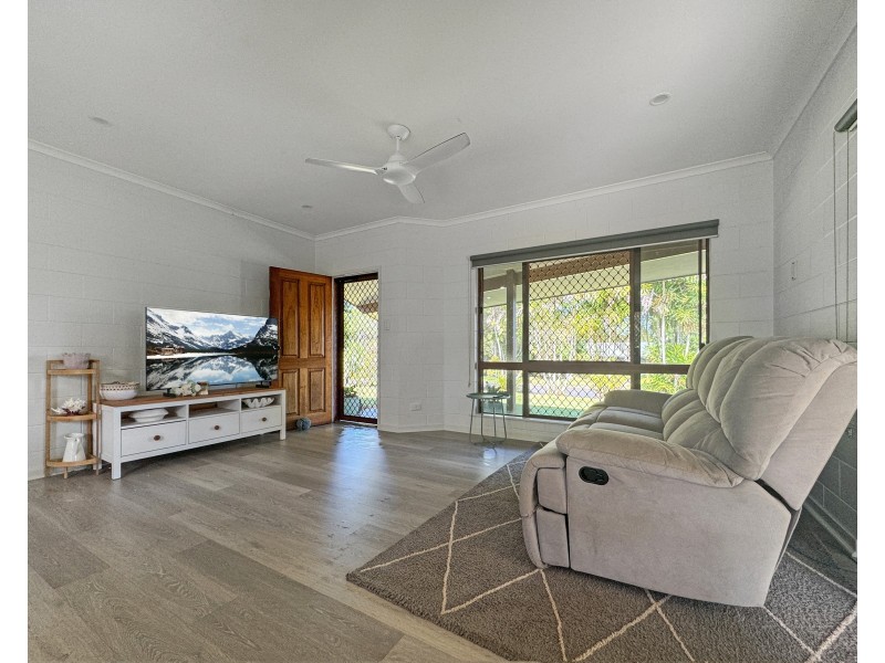4 Kent Cl, Mission Beach QLD 4852