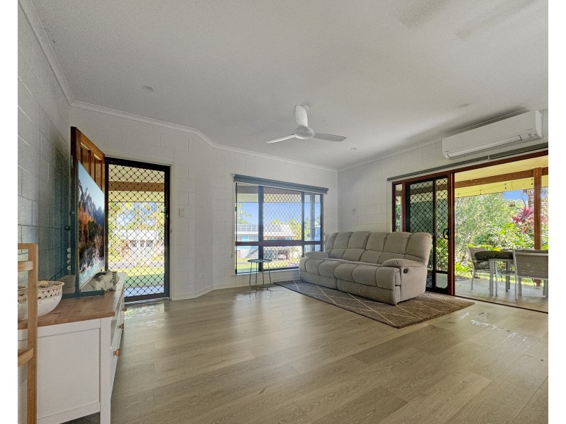 4 Kent Cl, Mission Beach QLD 4852