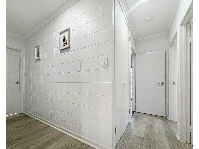 4 Kent Cl, Mission Beach QLD 4852