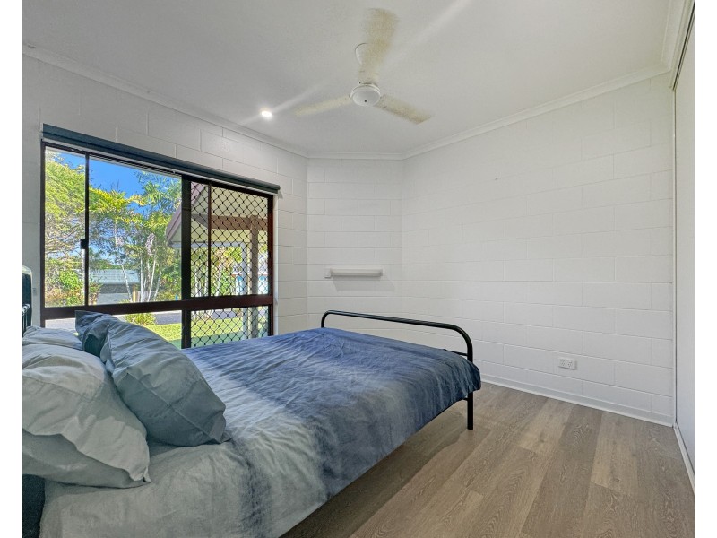4 Kent Cl, Mission Beach QLD 4852