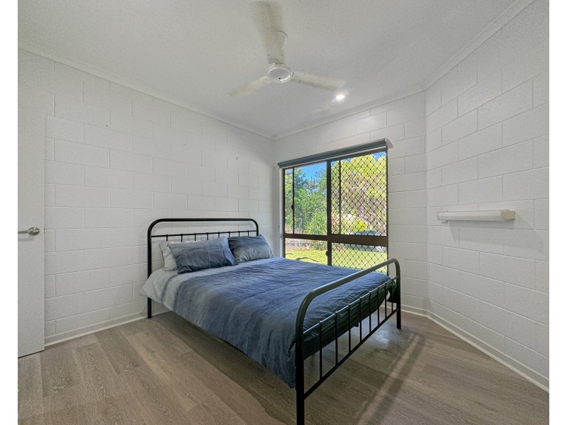 4 Kent Cl, Mission Beach QLD 4852
