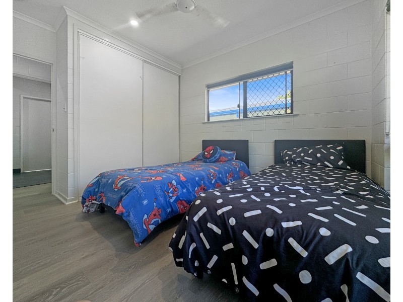 4 Kent Cl, Mission Beach QLD 4852