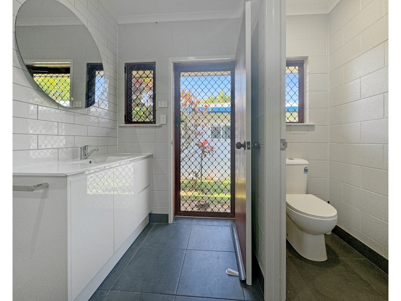 4 Kent Cl, Mission Beach QLD 4852