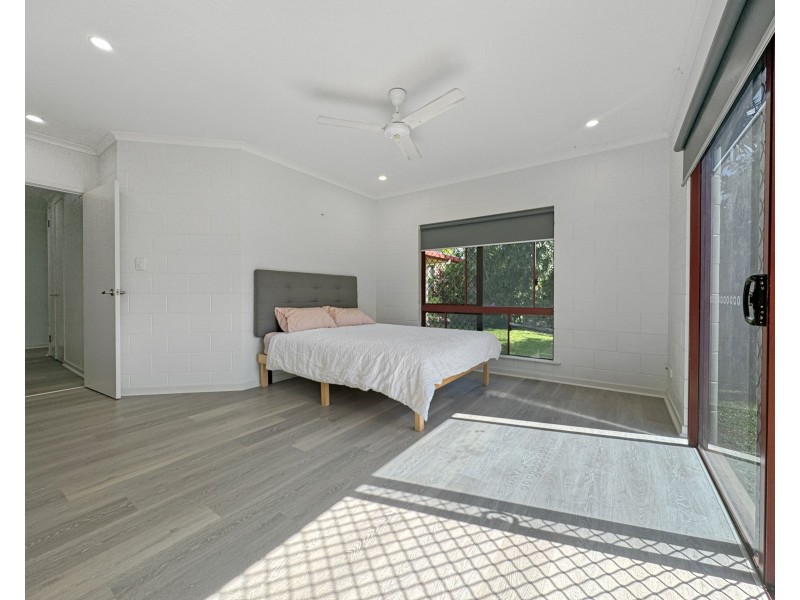 4 Kent Cl, Mission Beach QLD 4852