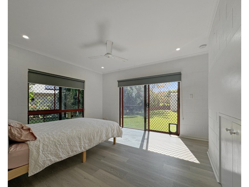 4 Kent Cl, Mission Beach QLD 4852