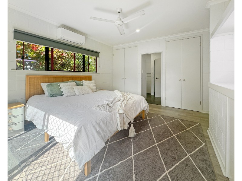 4 Kent Cl, Mission Beach QLD 4852