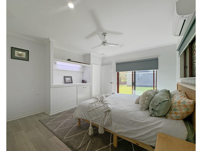 4 Kent Cl, Mission Beach QLD 4852