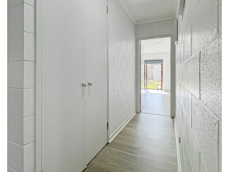 4 Kent Cl, Mission Beach QLD 4852