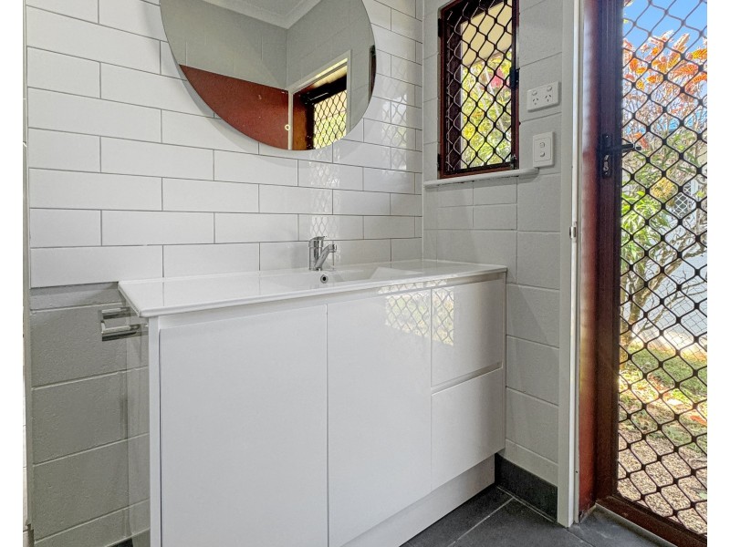 4 Kent Cl, Mission Beach QLD 4852