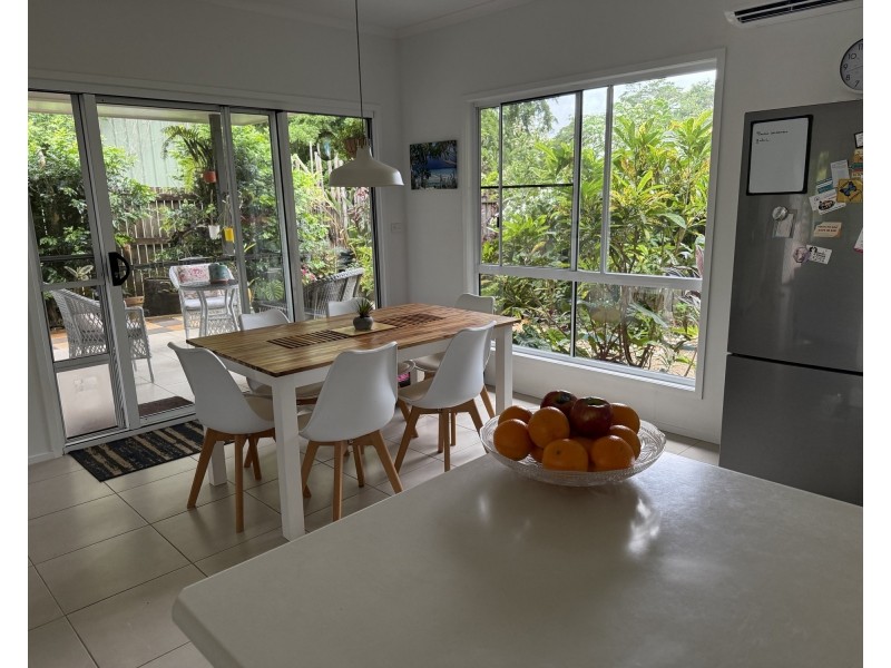 Duplex 2/20 Seaview St, Mission Beach QLD 4852