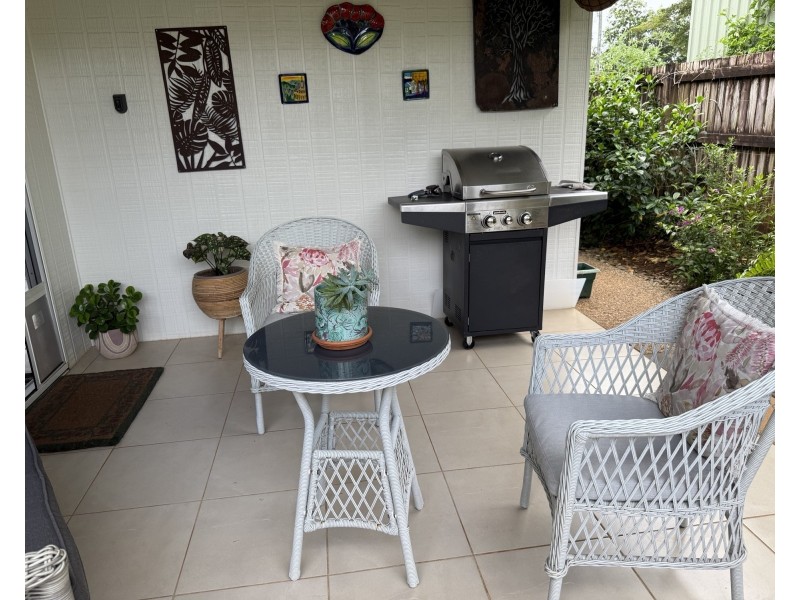 Duplex 2/20 Seaview St, Mission Beach QLD 4852