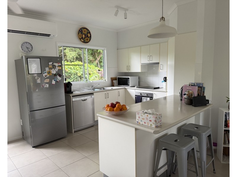 Duplex 2/20 Seaview St, Mission Beach QLD 4852