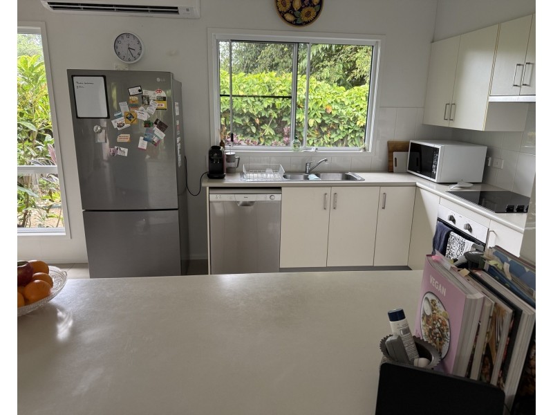 Duplex 2/20 Seaview St, Mission Beach QLD 4852