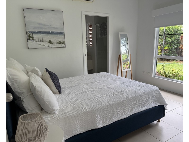 Duplex 2/20 Seaview St, Mission Beach QLD 4852