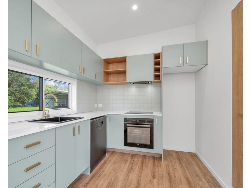 13 Taylor Street, Tully Heads QLD 4854