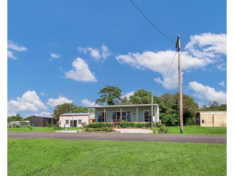 13 Taylor Street, Tully Heads QLD 4854