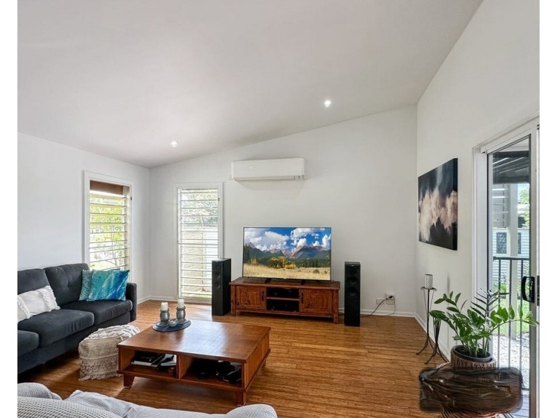21 Voyager Street, South Mission Beach QLD 4852
